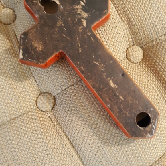 ARTISAN CERAMIC RED DISTRESSED WALL CROSS NEW! - Picture 6 of 6